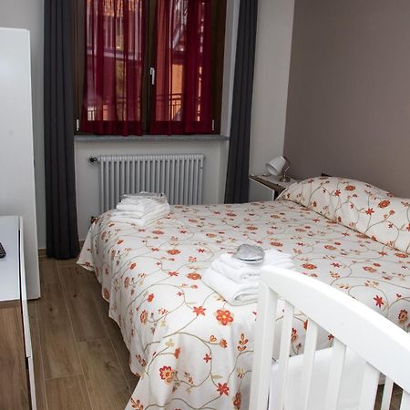 Casa Valentin Appartement Monforte dʼAlba Buitenkant foto