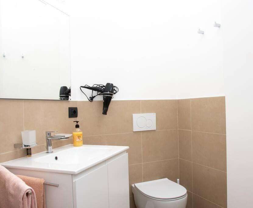 Casa Valentin Appartement Monforte dʼAlba Buitenkant foto