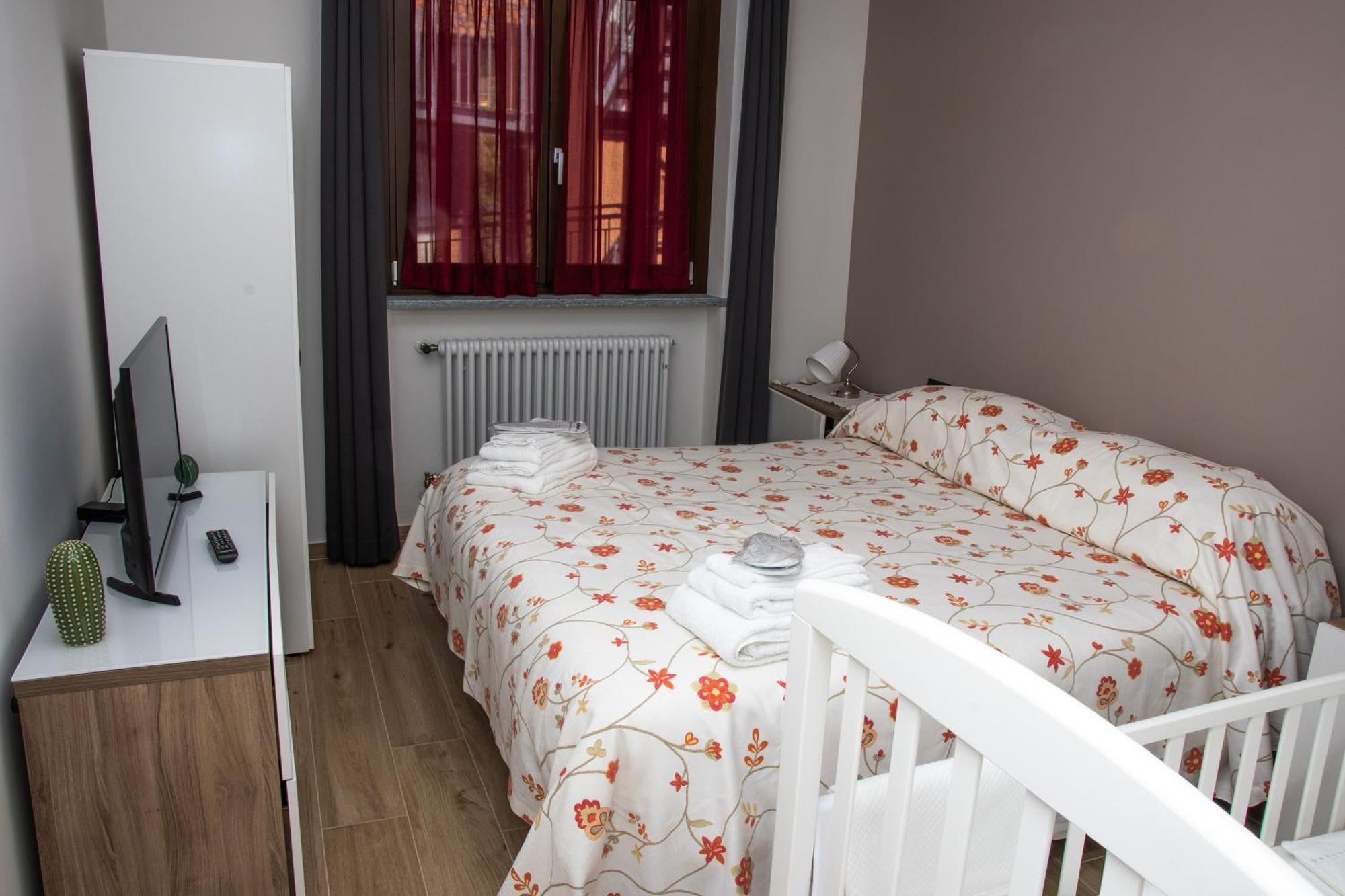 Casa Valentin Appartement Monforte dʼAlba Buitenkant foto